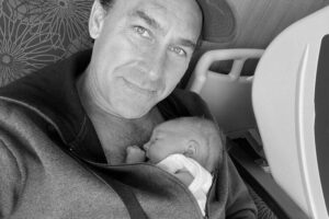 La joie de bébé de Jamie Durie avec sa fiancée Ameka Jane