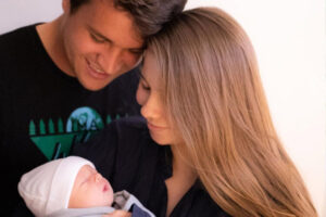 Bindi Irwin accueille son petit guerrier de la faune