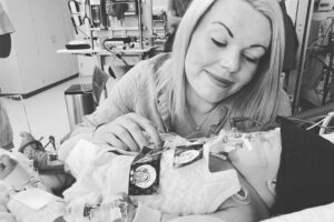 Histoire de naissance : j'ai accouché dans des toilettes après qu'on m'a dit que c'était du "vent piégé"
