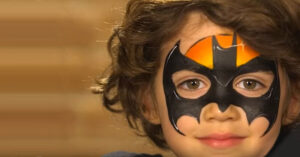 21 tutoriels {vidéo} de maquillage d'Halloween faciles pour les enfants