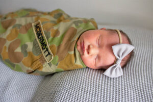 Histoire de naissance : la mission d'un père de l'armée de rentrer à la maison pour la naissance de bébé