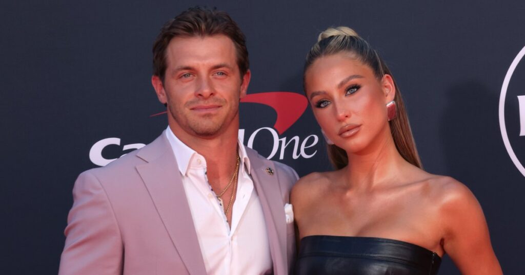 Alix Earle sort-elle avec Braxton Berrios ?  Dans leur romance