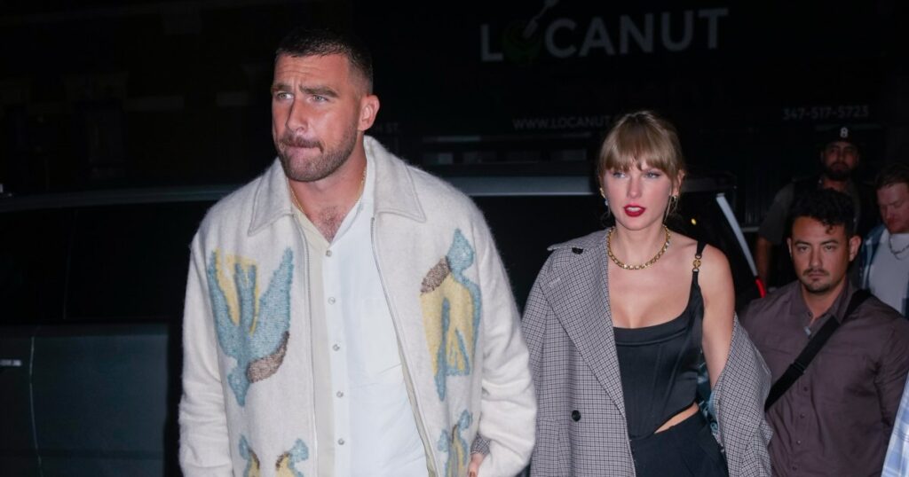Photos PDA de Taylor Swift et Travis Kelce : s'embrasser, se tenir la main