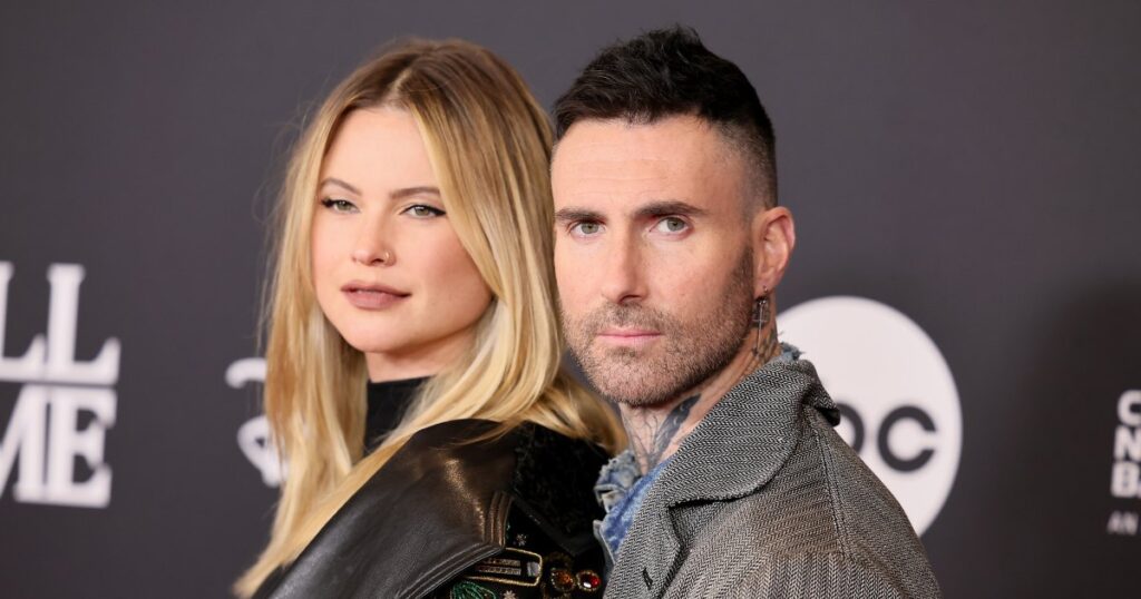 Behati Prinsloo et Adam Levine ont « travaillé » pour sauver leur mariage