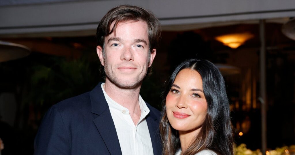 Olivia Munn « espère » une bague de fiançailles de John Mulaney