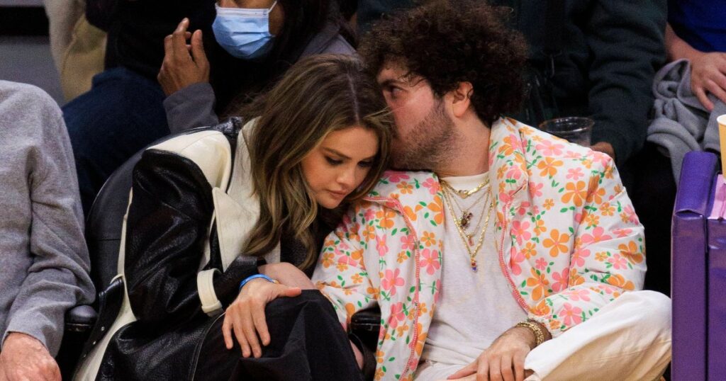 Le PDA de Selena Gomez et Benny Blanco au match des Lakers [Photos]