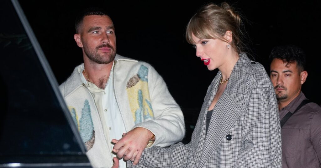 Le cousin de Taylor Swift affirme qu'il l'a mise en relation avec Travis Kelce