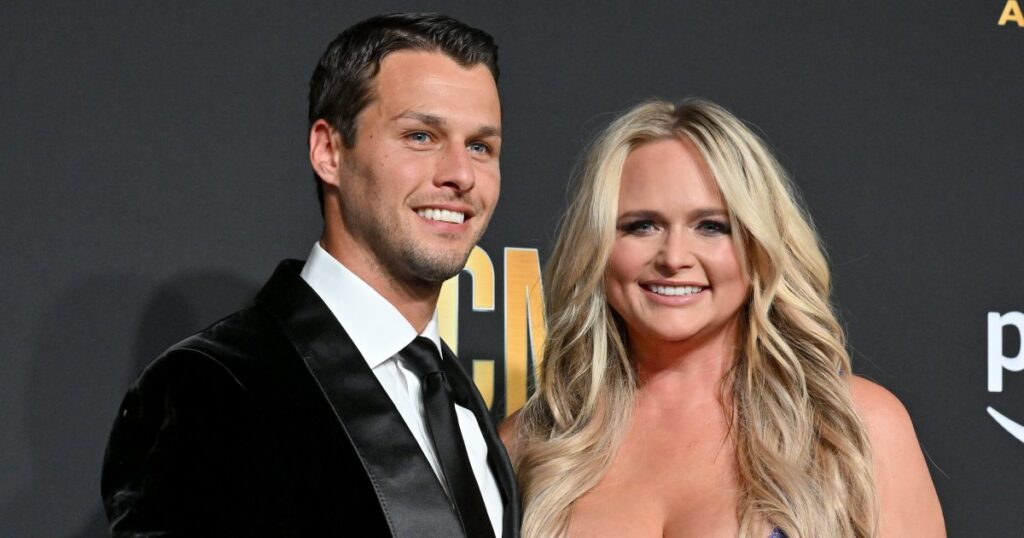 Miranda Lambert dit que son mari Brendan "m'appelle sur mon S--t"