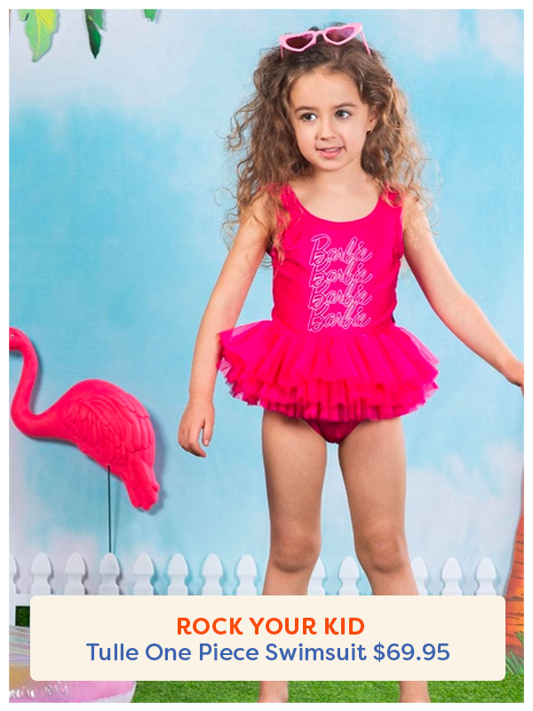 Fille portant des baigneurs Barbie de Rock Your Kid