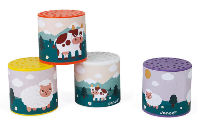 Les Janod Noisemakers en différentes couleurs et designs