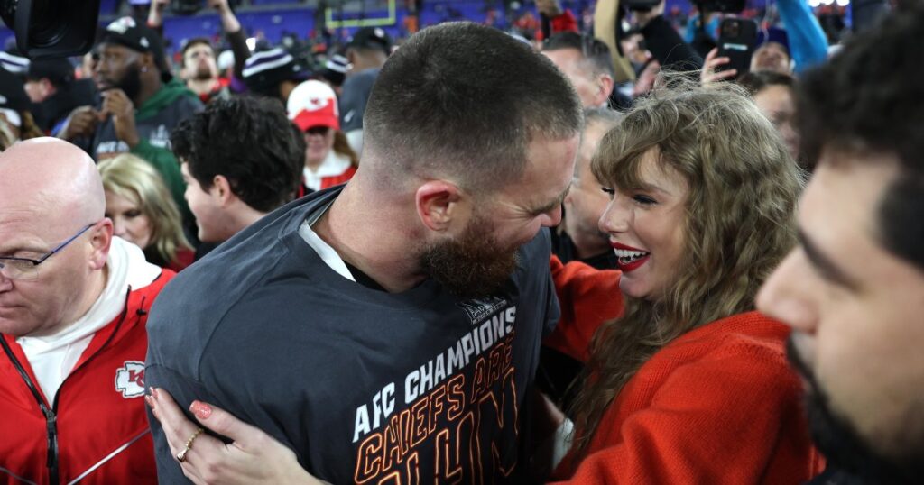 Taylor Swift adore la coupe de cheveux de Travis Kelce, révèle Barber
