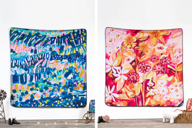 Picnic Season Tapis d'extérieur familial géant montrant la vue de face complète de deux modèles à des fins de comparaison, dans un cadre de type galerie d'art pour mettre en valeur l'impression d'art originale et la grande taille. 