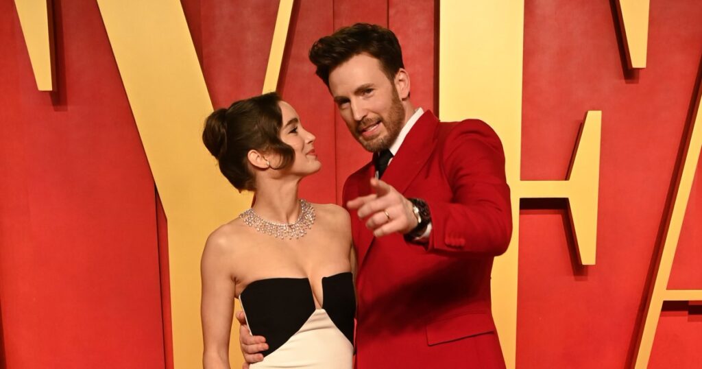 Chris Evans et Alba Baptista font leurs débuts à la Vanity Fair Party 2024