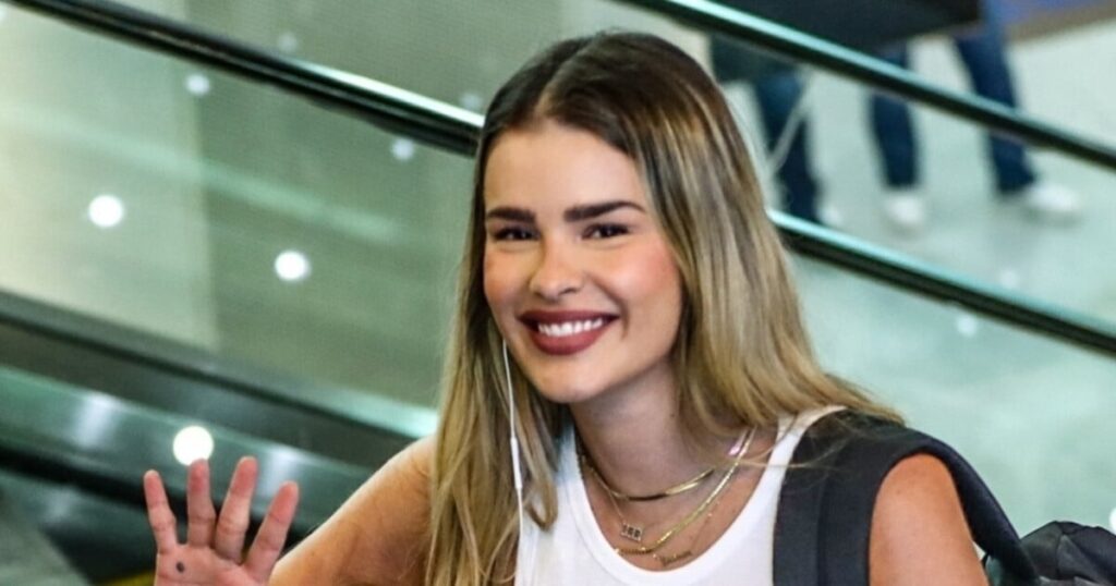 Dans 'BBB 24', Yasmin Brunet entretient une liaison avec Mia Carvalho, raconte le journal.  Rencontrez l'influenceur qui a 11 ans de moins et voyez des photos !