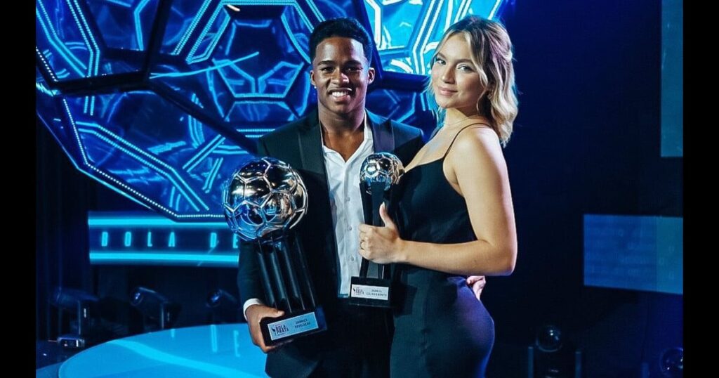 Fière petite amie ! Gabriely Miranda fait l'éloge d'Endrick après le prix de l'étoile du Campeonato Paulista : "Célébrer sa victoire"