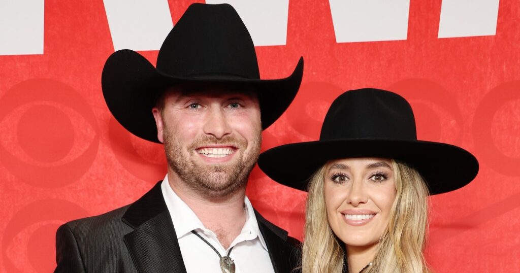 Lainey Wilson et son petit ami montrent leur PDA aux CMT Music Awards [Photos]