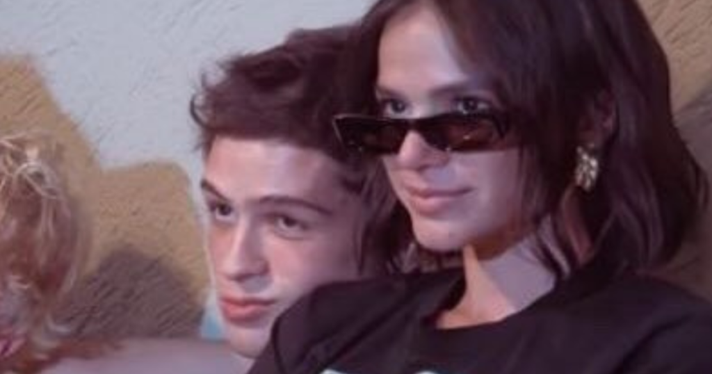 Le « chuchuzinho » de João Guilherme ! Le chemisier que Bruna Marquezine aurait reçu de l'affaire peut être acheté en 12 versements sans intérêt