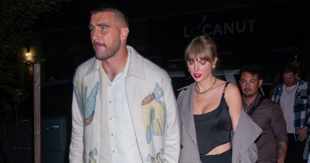 Taylor Swift et Travis Kelce se faufilent hors du restaurant lors d'un rendez-vous