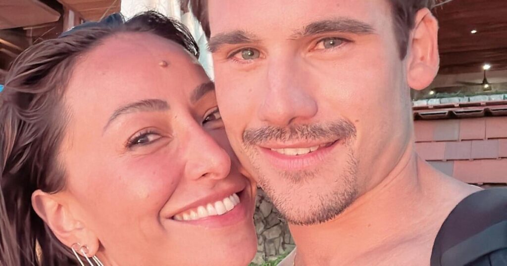 "Vous ne les avez pas encore vus nus" : Sabrina Sato suscite l'imagination des fans lorsqu'elle apparaît aux côtés de Nicolas Prattes. Vidéo