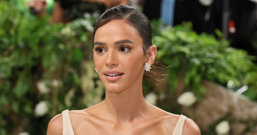 "Cet homme mène une vie de secrets" : les prédictions d'un célèbre médium sur la vie amoureuse de Bruna Marquezine