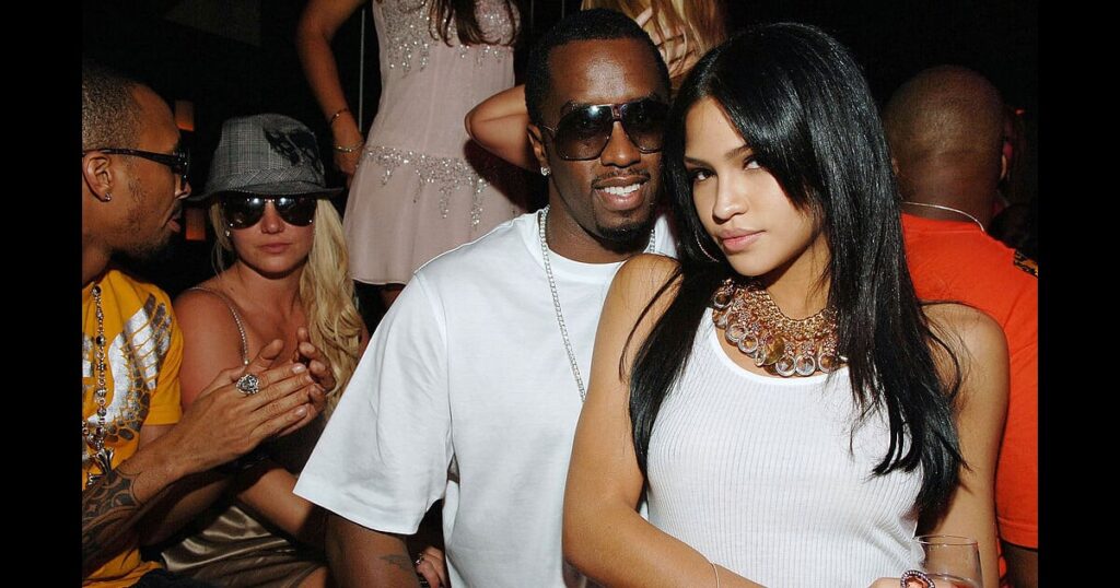 Des scènes fortes !  La vidéo de Sean « Diddy » frappant, donnant des coups de pied et traînant son ex-petite amie Cassie Ventura apparaît et choque la toile.