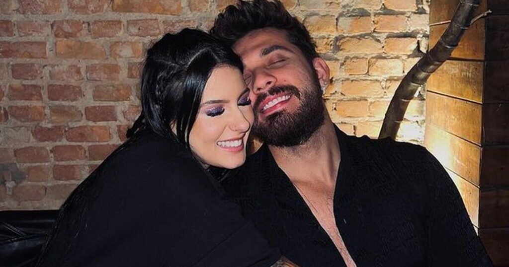 Gustavo Mioto et Ana Castela apparaissent sur des photos romantiques après la réconciliation et le chanteur déclare : "Marketing"