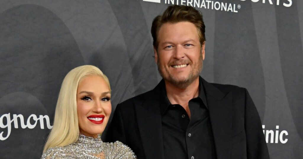 Gwen Stefani et Blake Shelton affichent leur PDA au gala : photos