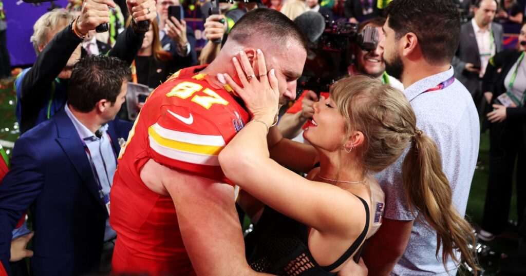 Travis Kelce «sous pression pour proposer» à Taylor Swift