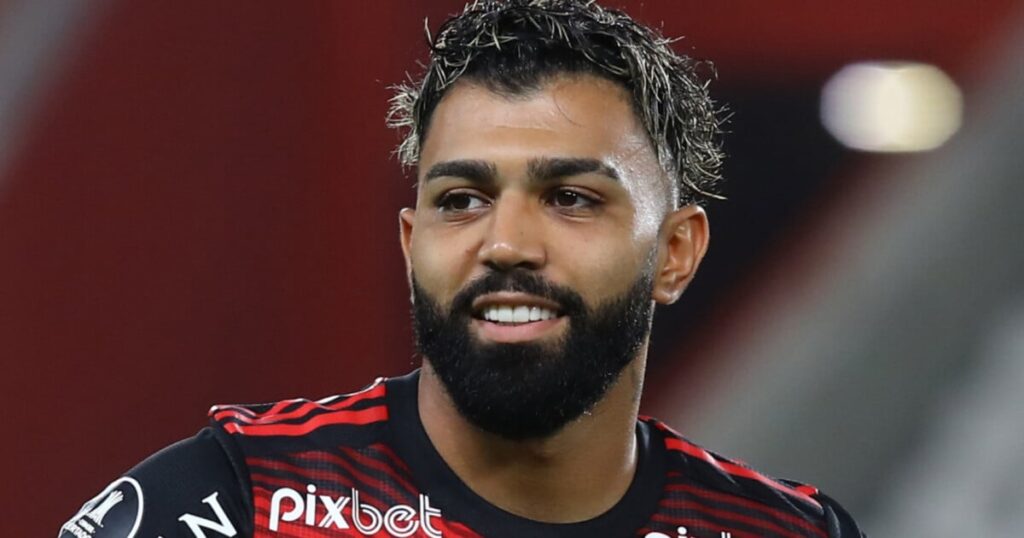 C'est un but de Gabigol ! Le joueur de flamengo est identifié comme ayant une liaison avec l'ex-petite amie d'un chanteur et acteur, fils d'un artiste célèbre. trouve-le