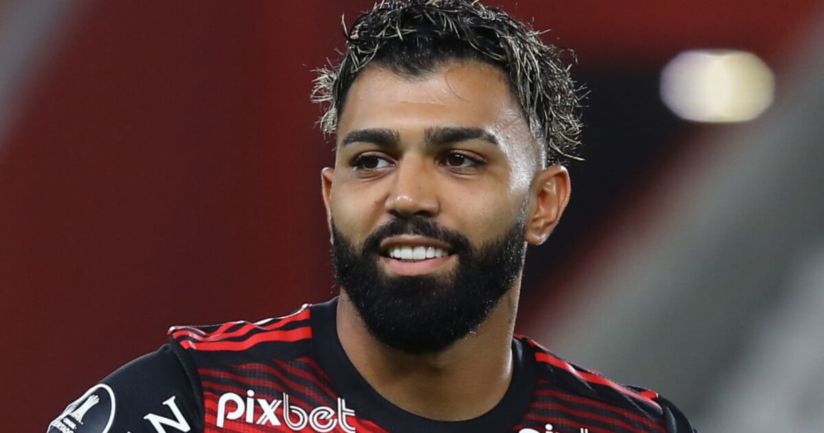 C'est un but de Gabigol !  Le joueur de flamengo est identifié comme ayant une liaison avec l'ex-petite amie d'un chanteur et acteur, fils d'un artiste célèbre.  trouve-le