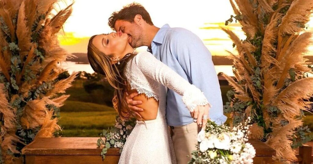 La robe de mariée de Claudia Leitte pour le renouvellement des vœux de mariage mêle romantisme et sensualité