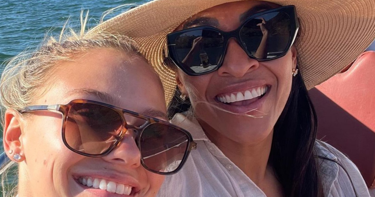 Qui est Carrie Lawrence, la petite amie de Marta Silva ?  Le défenseur de 27 ans a entamé une relation avec le Brésilien après la fin de leurs fiançailles