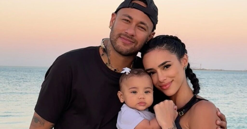 Bruna Biancardi montre un regard avec le visage de Neymar et parle de rendre hommage au joueur : "Papa"
