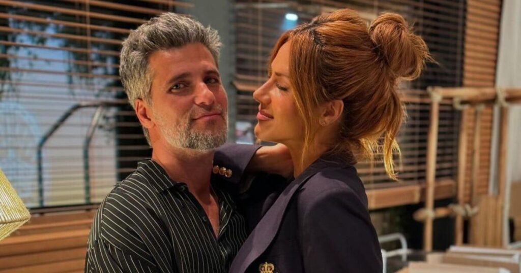 Bruno Gagliasso a les cheveux roux ! L'acteur radicalise son look, abandonne les cheveux gris et Giovanna Ewbank ironise sur le résultat : "Jumeaux"