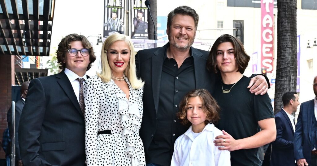 Les trois enfants de Gwen Stefani « s'appuient sur » leur beau-père Blake Shelton