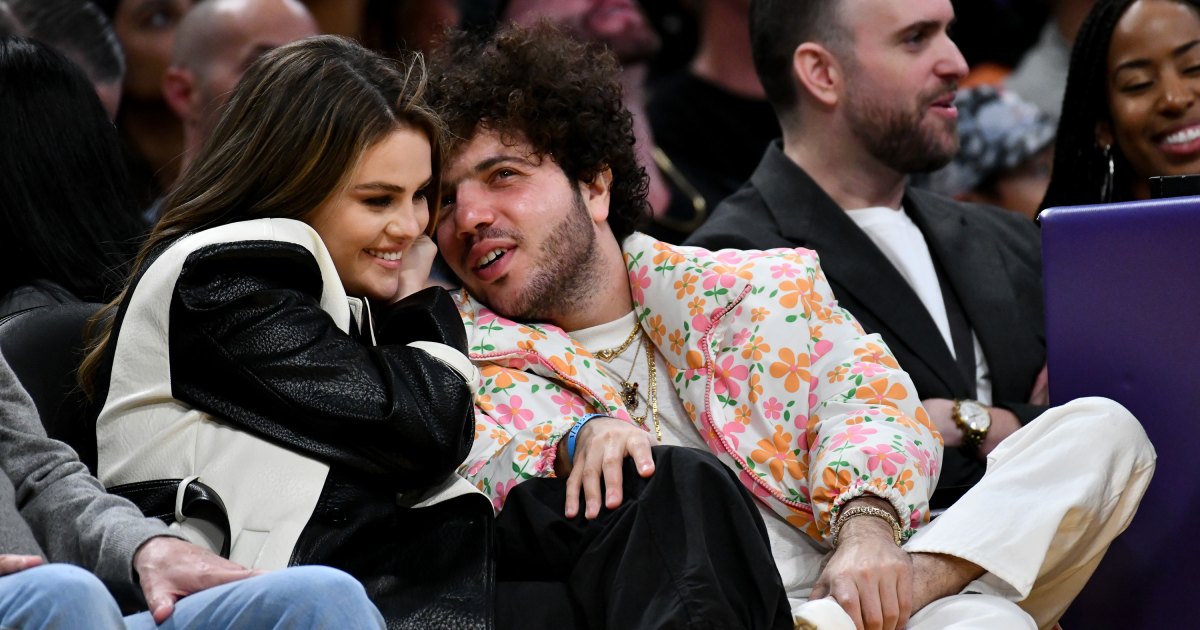 Selena Gomez cache son doigt au milieu des rumeurs de fiançailles avec Benny Blanco