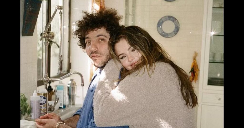 Selena Gomez s'est-elle fiancée à Benny Blanco dans SECRET ? Ces 3 indices prouvent que le couple pourrait bientôt se marier !