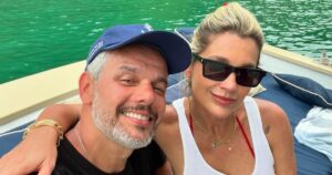 Flávia Alessandra, en bikini, embrasse beaucoup Otaviano Costa sur un bateau et le web réagit : "Laisse-moi sortir avec toi"