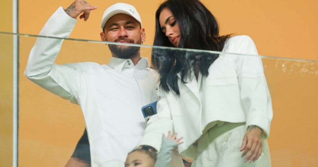 Neymar et Bruna Biancardi regardent le match d'Al-Hilal avec Mavie et l'attitude inhabituelle de leur fille vole la vedette : "Papa est là"