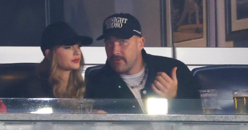 Taylor Swift et Travis Kelce repérés au Yankees Stadium pour l'ALCS