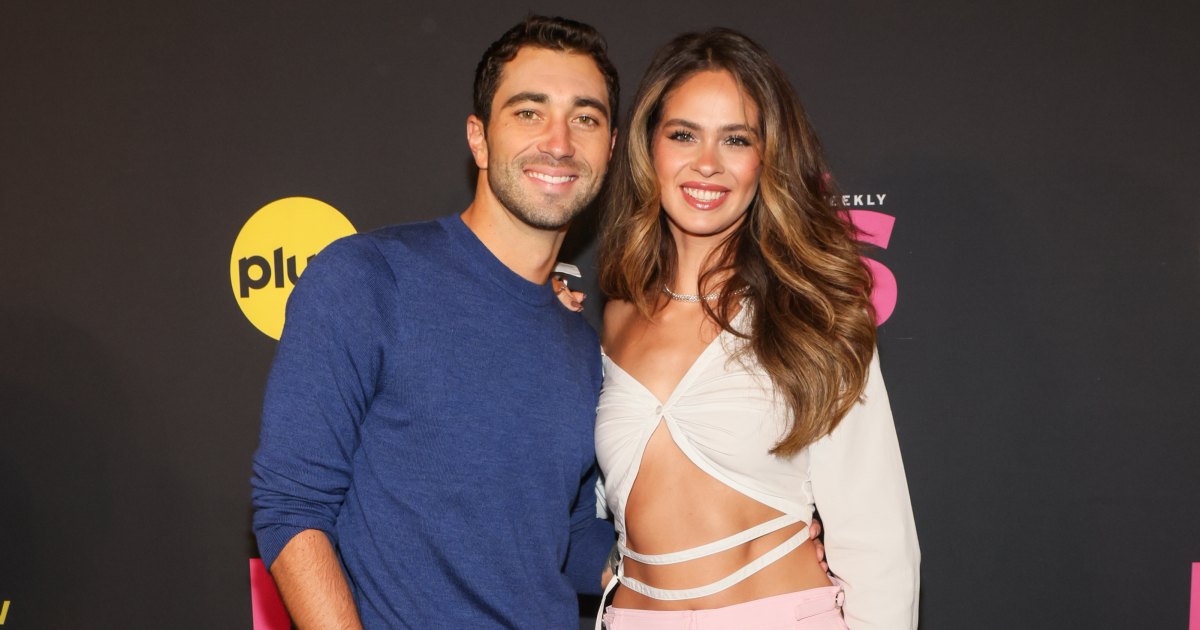 Kelsey Anderson et Joey Graziadei assistent à un match de hockey