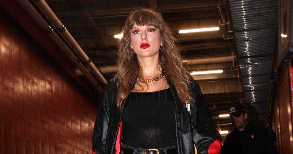 Taylor Swift encourage Travis Kelce lors du match Chiefs contre Bucs