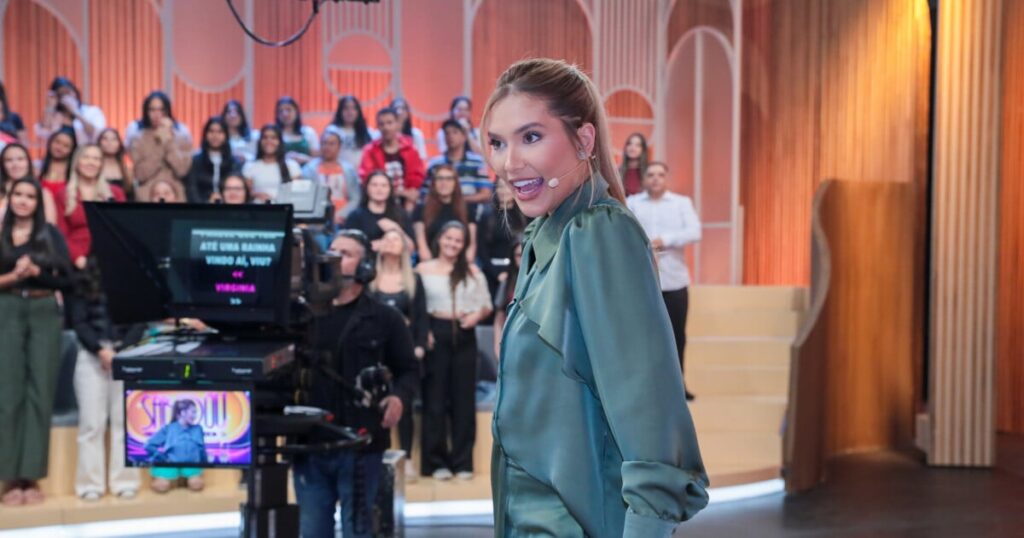"Tu ne peux pas regarder... tu tombes enceinte" : Virginia Fonseca fait une révélation intime sur ses relations sexuelles avec Zé Felipe et se moque de sa mère à la télévision
