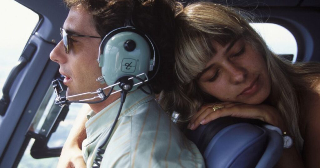 "Ayrton Senna apparaîtra à Adriane Galisteu dans les prochains jours": le voyant ressent l'esprit du pilote et s'émeut dans une interview