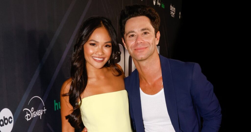 Jenn Tran sort officiellement avec Sasha Farber après la séparation de Devin Strader