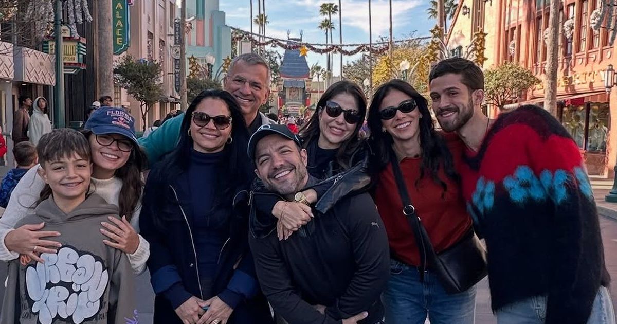 Le mariage arrive ? Bruna Marquezine et João Guilherme réunissent les familles pour Noël et le web réagit : "J'entends la marche nuptiale"