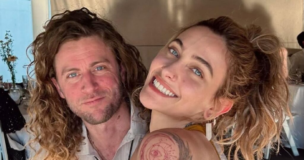 Qui est Justin Long ? Rencontrez le fiancé et membre du groupe de Paris Jackson