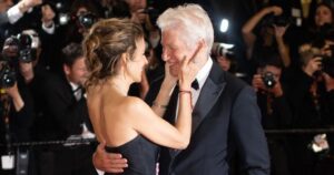 Richard Gere change de vie ! Pour sa femme, la star hollywoodienne vend une maison aux États-Unis et part vivre en Europe : "C'est juste que..."