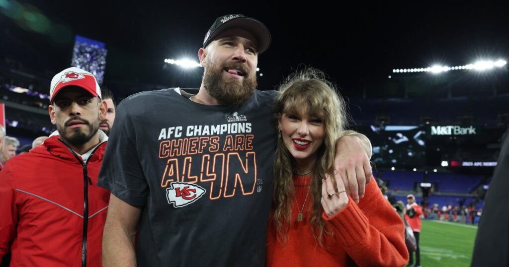 Taylor Swift « aime » le message sur Travis Kelce battant le record des Chiefs