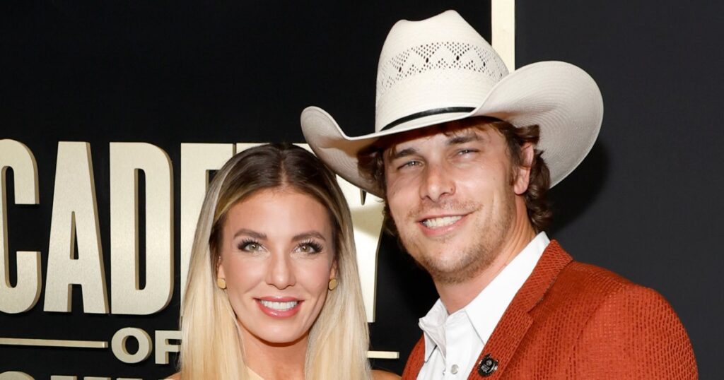 Brittany Warthan, la fiancée de Randall King, est enceinte de son bébé n°1